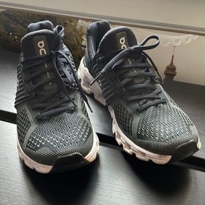 ON cloud swift Size 8.5